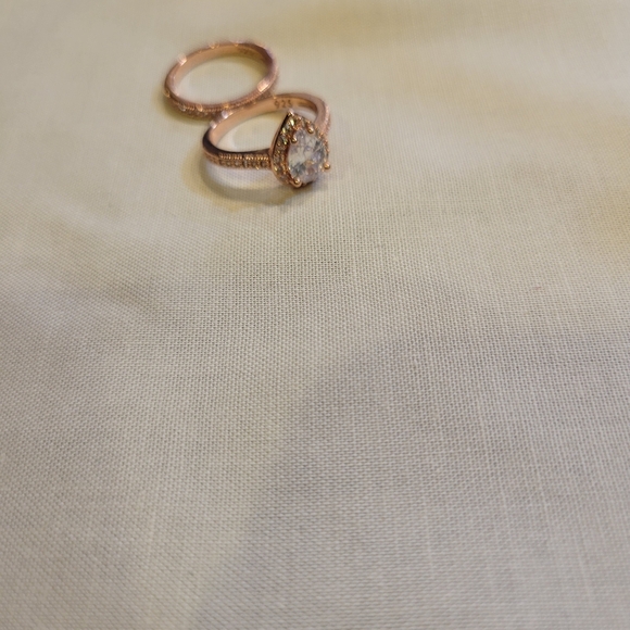 Elegant Gold and Silver Teardrop Ring - Picture 7 of 9